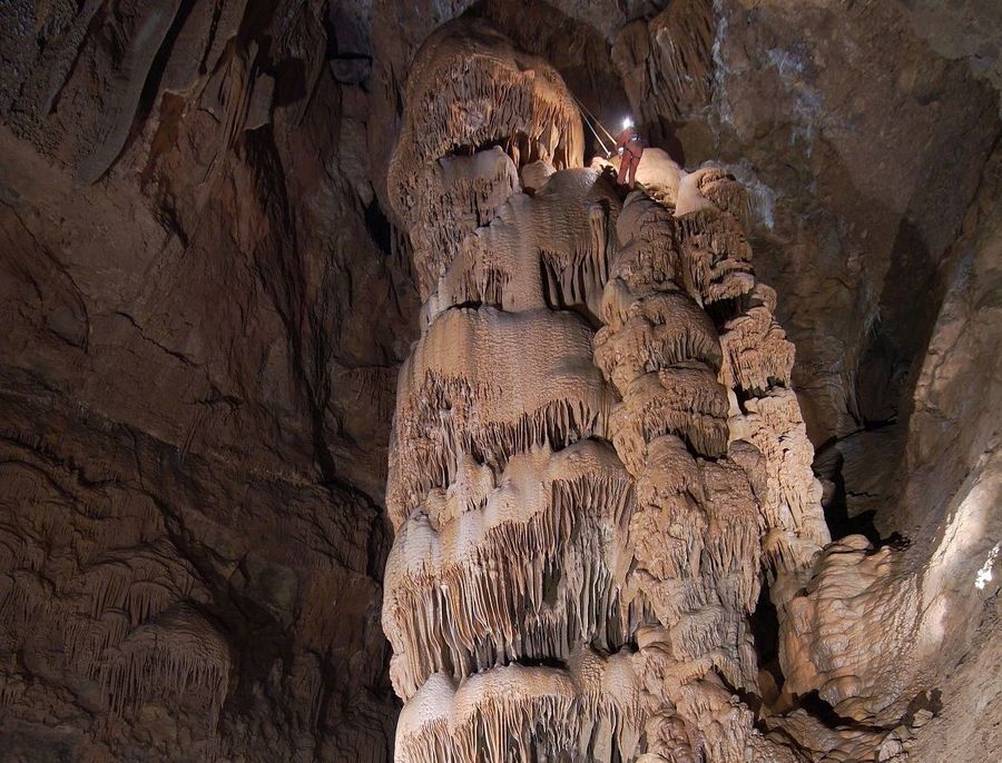 Krásnohorská cave