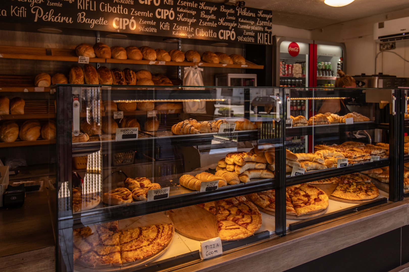 Fantázia Pékség, Szendrő